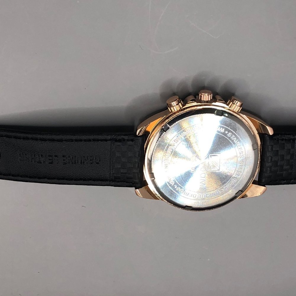 New In Plastic Watch No Defects Fully Functional - Picture 5 of 8